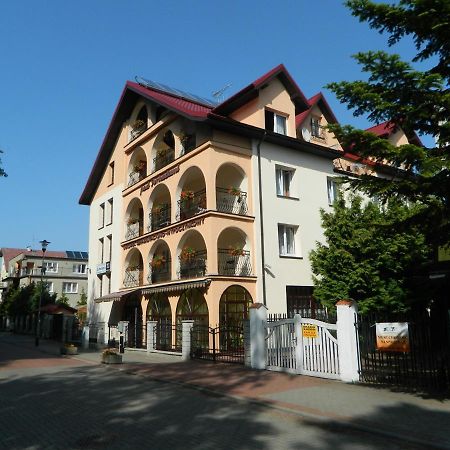 Pod Arkadami Hotel Darlowko Esterno foto