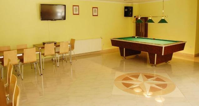 Pod Arkadami Hotel Darlowko Esterno foto