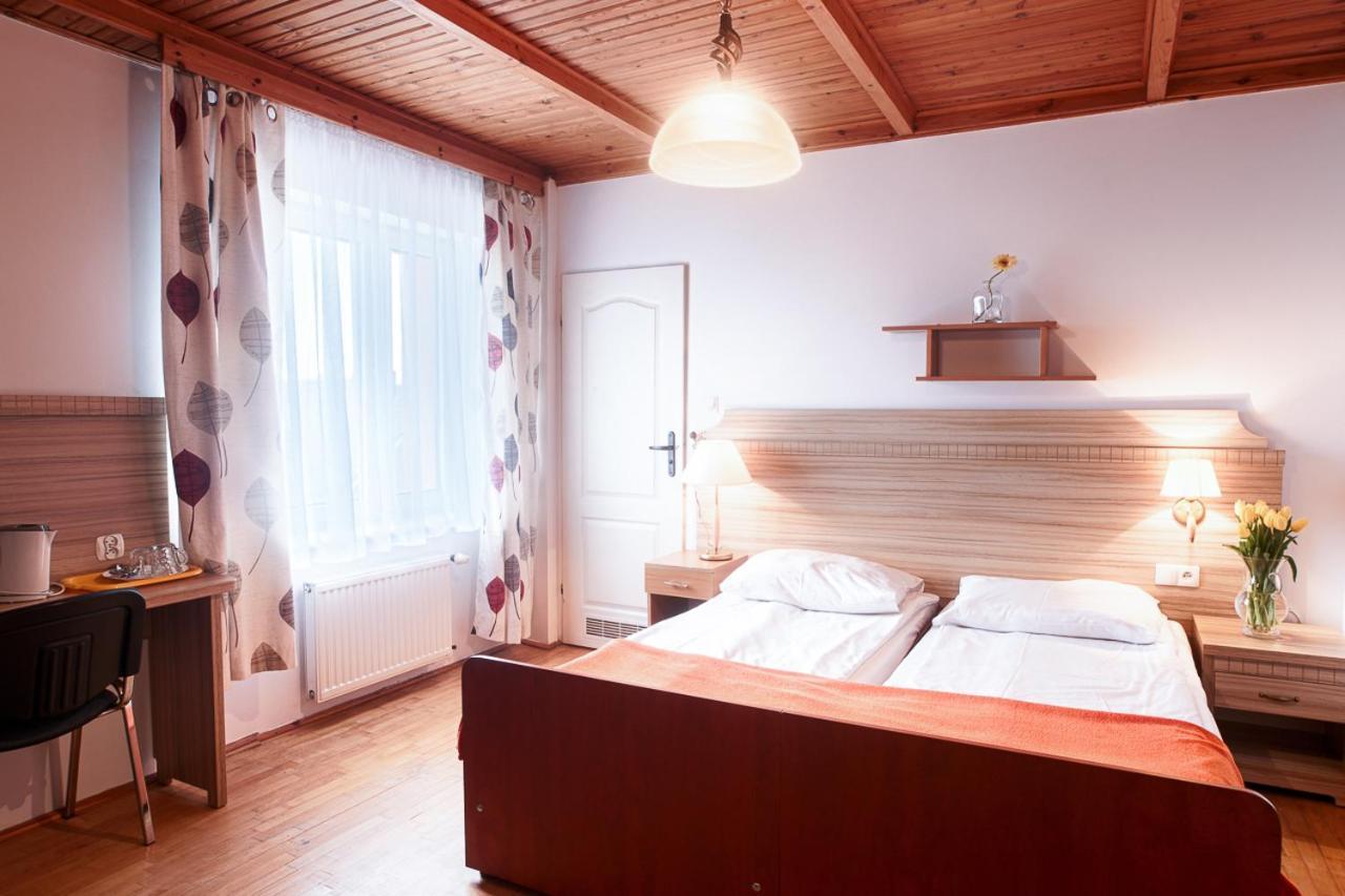 Pod Arkadami Hotel Darlowko Esterno foto