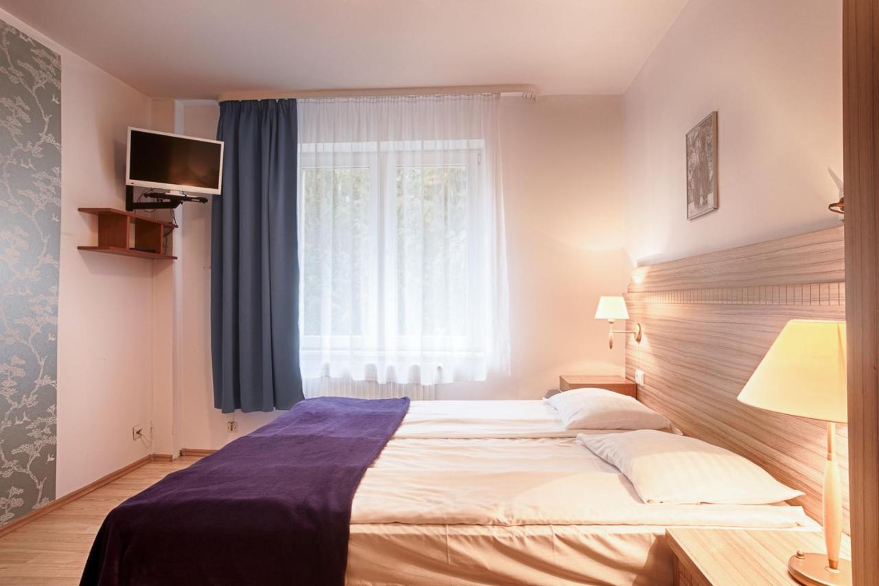 Pod Arkadami Hotel Darlowko Esterno foto